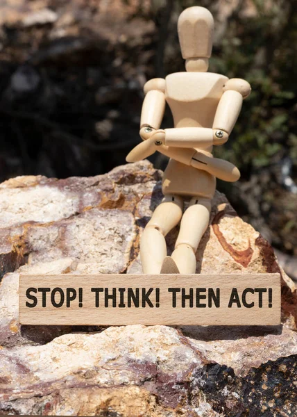 Stop Think Act Escrito Superficie Madera — Foto de Stock