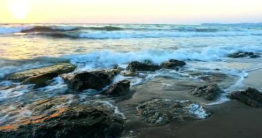 Gün batımında deniz manzarası. Günbatımı doğa arkaplanı. 