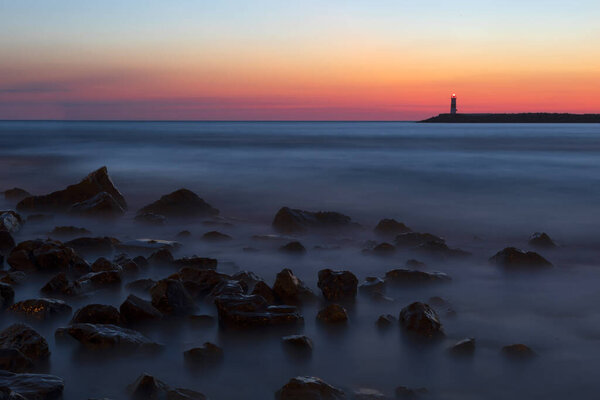 Закат и вид на море. Фотография сделана в технике длительной экспозиции. Пляж Кушадас.  