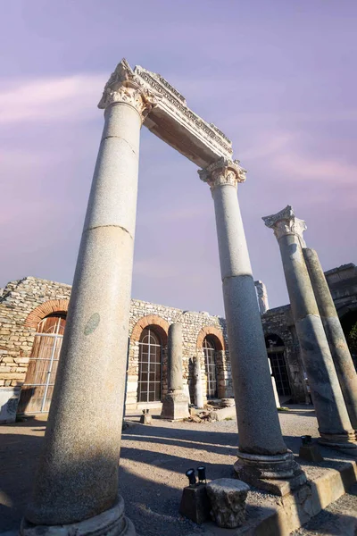 에페소스의 셀룩이요 그것은 관광객으로부터 관심을 터키의 하나입니다 2015년에는 유네스코 세계문화유산으로 — 스톡 사진