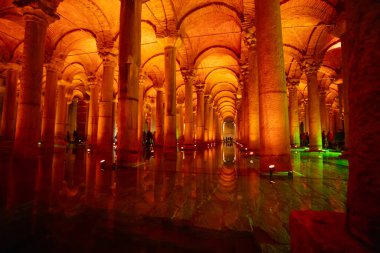İstanbul 'un en ünlü turistik yerlerinden biri. Bazilika Sarnıcı.