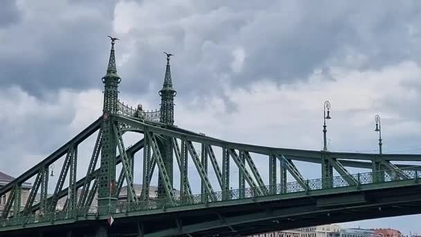 Mayıs 2023 Özgürlük Köprüsü Budapeşte Macaristan — Stok video