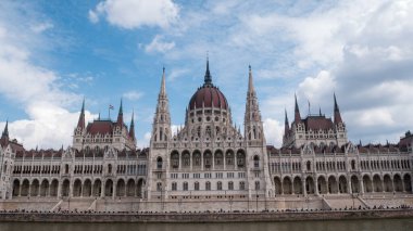 Budapeşte, Macaristan - 05.20.2023: Budapeşte, Macaristan 'da parlamento binası