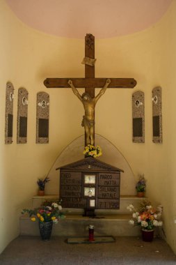 PODRUTE, CROATIA-22 Mayıs 2022: Novi Marof yakınlarındaki helikopterde hayatını kaybeden Avrupa Topluluğu barış gözlemcilerine adanmış anıt alanı Hırvatistan 'ın Podrute kentinde bulunuyor.