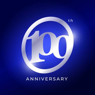 Mavi Arkaplanda Gümüş Metalik Numaralı Zarif 100. Yıldönümü Logosu Tasarımı. Etkinlik İçin Lüks Kutlama Amblemi, Şirket Doğum Günü, Kilometre Taşı veya Ödül Töreni. Vektör İllüstrasyonu.