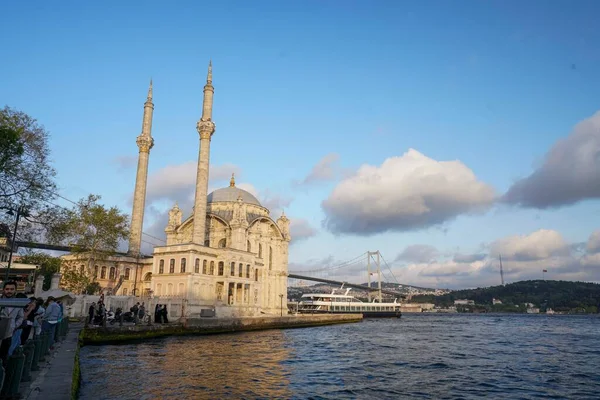 Historical Ortakoy Mecidiye Masjid Dan Pandangan Bosporus Stok Foto