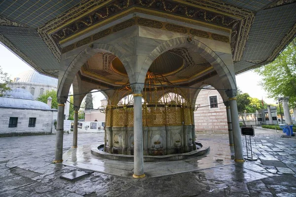 Air Mancur Biara Halaman Hagia Sophia Juga Dikenal Sebagai Ayasofya Stok Foto Bebas Royalti