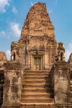 Doğu Mebon Tapınağı, Angkor, Siem Reap, Kamboçya, Angkor kompleksindeki tapınaklardan biri.