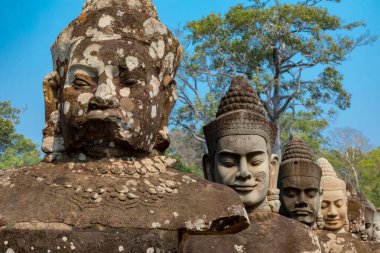 Angkor, Siem Reap, Kamboçya, Köprü antik Angkor şehrine açılan kapılardan birine açılıyor.