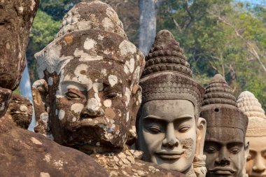 Angkor, Siem Reap, Kamboçya, Köprü antik Angkor şehrine açılan kapılardan birine açılıyor.