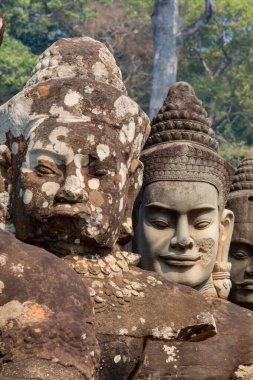 Angkor, Siem Reap, Kamboçya, Köprü antik Angkor şehrine açılan kapılardan birine açılıyor.