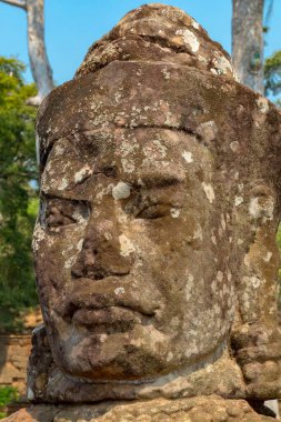 Angkor, Siem Reap, Kamboçya, Köprü antik Angkor şehrine açılan kapılardan birine açılıyor.