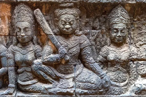 Angkor Thom, Siem Reap, Kamboçya, cüzzamlı kral terasında rahatlama, antik Angkor Thom şehrinin bir parçası.
