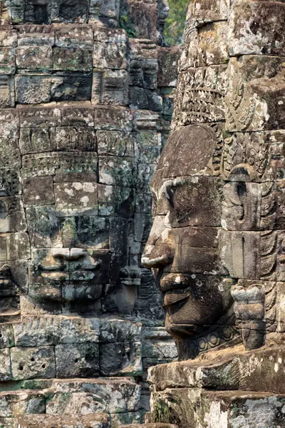Bayon Tapınağı, Angkor, Siem Reap, Kamboçya, Bayon 'daki dev başkanlar, Angkor kompleksinin içindeki tapınaklardan biri.