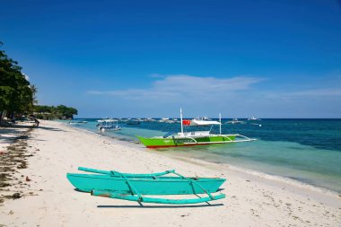 Alona Sahili Panglao Adası Bohol Filipinleri 21 Nisan 2018 Alona Sahili 'nde geleneksel sürat tekneleri