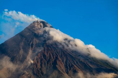Cagsawa Albay Filipinler 09 Mart 2018 Mayon Dağı patlaması, doğa manzarası 
