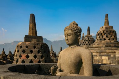 Java, Endonezya 'daki Budist Tapınağı Borobudur' ta heykel