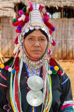 Tepe kabileleri Chiang Rai Tayland 23 Ocak 2007 - Akha Tepesi kabilesinin hanımı       