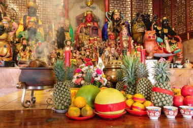 Phuket, Tayland - 14 Şubat 2018: Phuket Town, Tayland 'daki Bang Neow Tapınağı' nda Çin atalarının heykelleri.