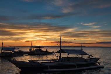 Esperanza Sahili, Camotes Adası, Filipinler 'de güzel gün batımı