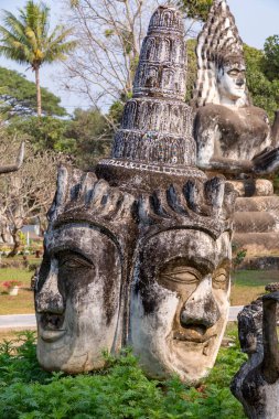 Buda Parkı 'ndaki taş heykeller, Xieng Khuan olarak da bilinir, 1958' de Luang Pu Bunleua Sulilat tarafından inşa edildi, bir Budist keşiş..