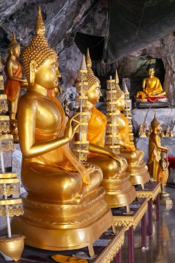 Tayland, Asya 'daki mağarada altın Buda heykelleri