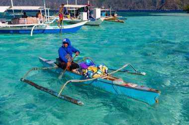 Filipinler, Palawan 'daki Turkuaz Denizlerinde Yerel Geçim