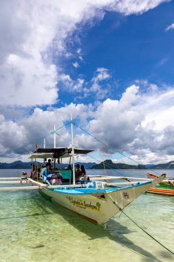 El Nido Palawan Tropikal Manzarası, Filipinler Adası Zıplaması, Bangka Avara Demiri Tekne Seyahati, Palawan, Filipinler