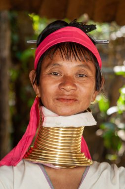 Tepe Kabileleri Chiang Rai Tayland 23 Ocak 2007 Uzun Boylu Karen kabilesinin Leydisi