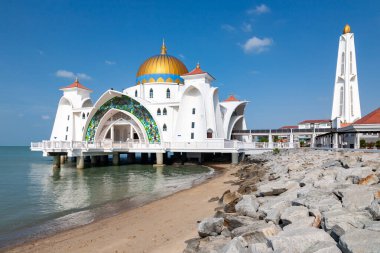 Altın Kubbe Malacca Boğazı 'nda yüzüyor.