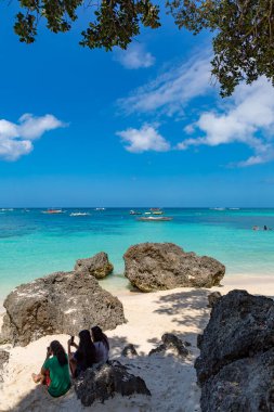 Tropik plaj sahnesi, Filipinler 'deki Boracay Adası, Beyaz Plaj.          