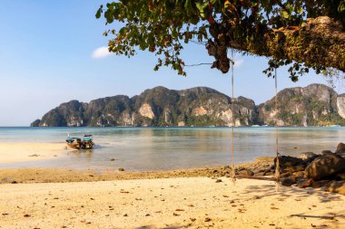 Phi Phi adalarında manzaralı sahil manzarası