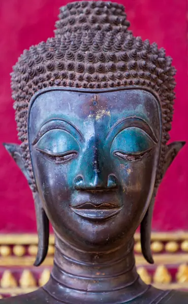 Vientiane 'deki Hor Phra Keo Tapınağı' ndaki antik Buda heykeli (Haw Phra Kaew olarak da bilinir), Laos. 