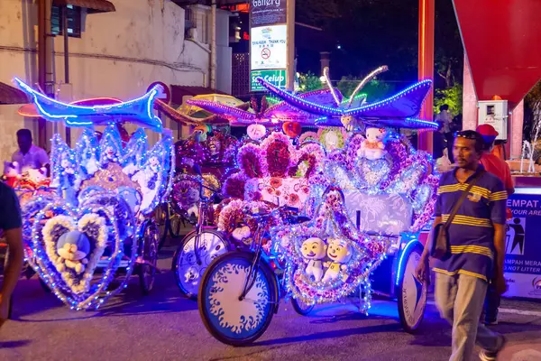 Malacca, Malezya - 22 Şubat 2014: Parlak süslemeler       