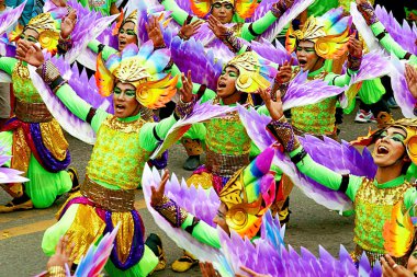 Sinulog Festivali Cebu Filipinler, Renkli Yürüyüş Dansçıları, Güneydoğu Asya Kültür Etkinliği