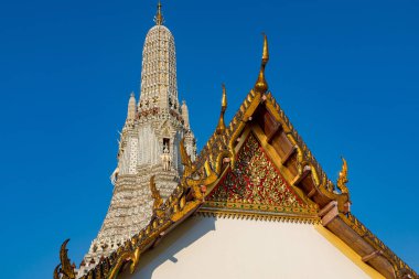 Wat Arun, Bangkok, Tayland - 03 Mart 2018: Wat Arun, Şafak Tapınağı, Chao Phraya Nehri.              