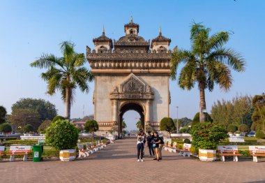 Patuxai Zafer Kapısı, Vientiane Laos 'un kalbinde bulunan önemli bir savaş anıtı.. 