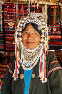 Tepe Kabileleri Chiang Rai Tayland 23 Ocak 2007 Uzun Boylu Karen kabilesinin Leydisi