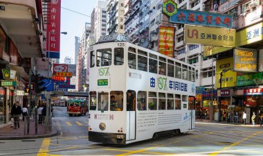 Hong Kong Çin Asya Jan 14, 2018 Hong Kong adasının Causeway Körfezi bölgesinde eski tramvaylar