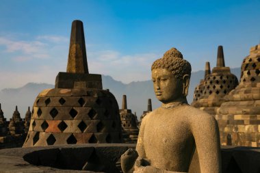 Java, Endonezya 'daki Budist Tapınağı Borobudur' ta heykel