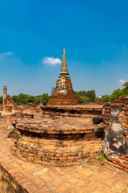 Kadim Wat Mahathat kalıntıları, Tayland 'daki Ayutthaya Tarihi Parkı' nda önemli bir tapınak.. 