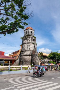 Campanario de Dumaguete, Dumaguete Belfry veya Bell Tower olarak da bilinir, Filipinler 'in Dumaguete şehrinin tarihi simgesidir..   