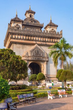 Patuxai Zafer Kapısı, Vientiane Laos 'un kalbinde bulunan önemli bir savaş anıtı.. 