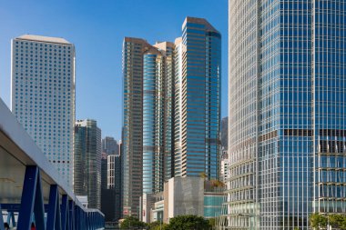 Hong Kong şehrindeki modern gökdelenler gökyüzü çizgisi