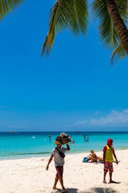 Filipinler 'deki Boracay Adası' nda turkuaz suyu olan güzel beyaz kumlu bir sahil.. 