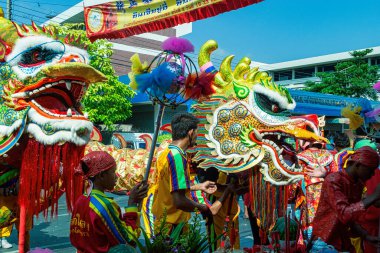 Çin Yeni Yılı, Tayland, Ayutthaya gibi festivallerde ve kutlamalarda önemli bir kültürel sembol olan Çin ejderhasının başı