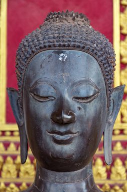 Vientiane 'deki Hor Phra Keo Tapınağı' ndaki antik Buda heykeli (Haw Phra Kaew olarak da bilinir), Laos. 