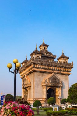 Patuxai Zafer Kapısı, Vientiane Laos 'un kalbinde bulunan önemli bir savaş anıtı.. 