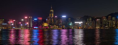 Hong Kong, Çin, Asya, Hong Kong adası, Tsim Sha Tsui 'den Hong Kong limanı boyunca panoramik manzara 