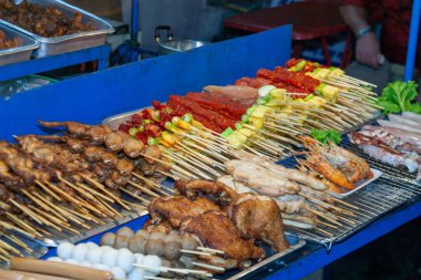 Çeşitli ızgara şişler ve etler, Tayland Pattaya